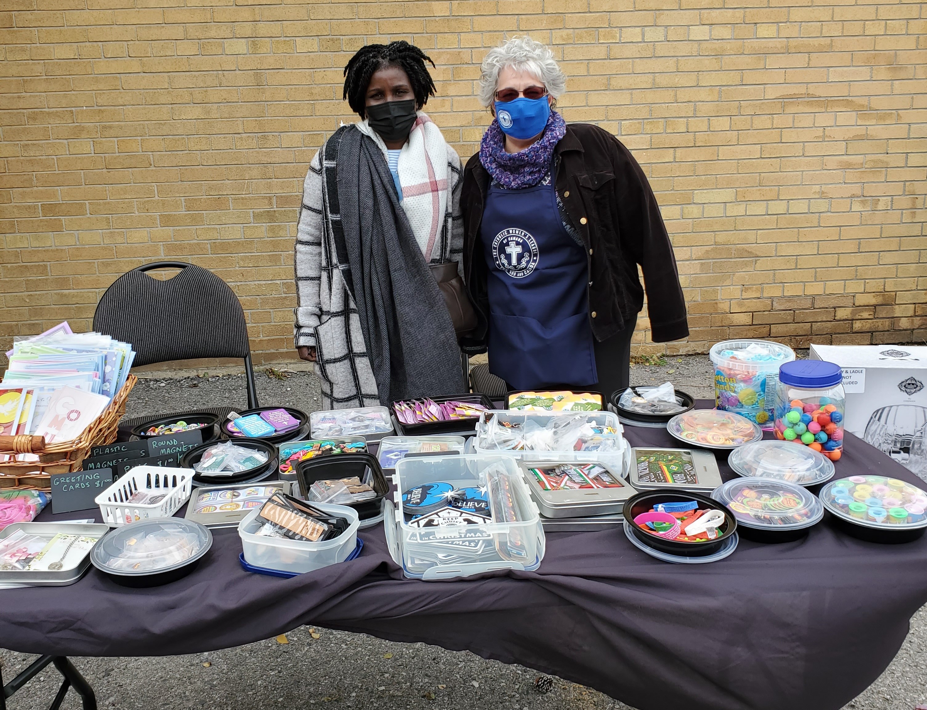 picture of Gertrude Baidoo and Michelle Frizza at the market